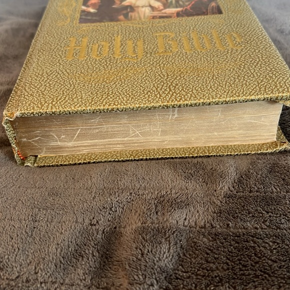 Vintage ‘74-‘75, 1970 Copyright New American Bible Catholic Heirloom Edition. - Picture 16 of 16